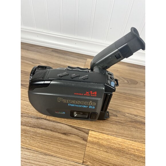 Panasonic Palmcorder IQ VHS-C Camcorder PV-IQ305D Video Camera W/ Charger - Picture 4 of 9